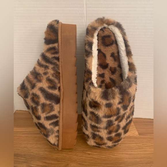 Cozy Winter Slippers size 9 - Picture 3 of 8